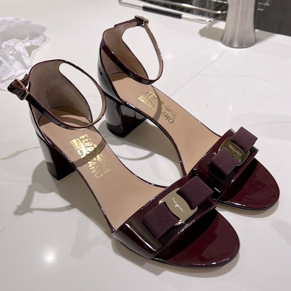 NEW❗️SALVATORE FERRAGAMO GAVINA PATENT LEATHER SANDALS